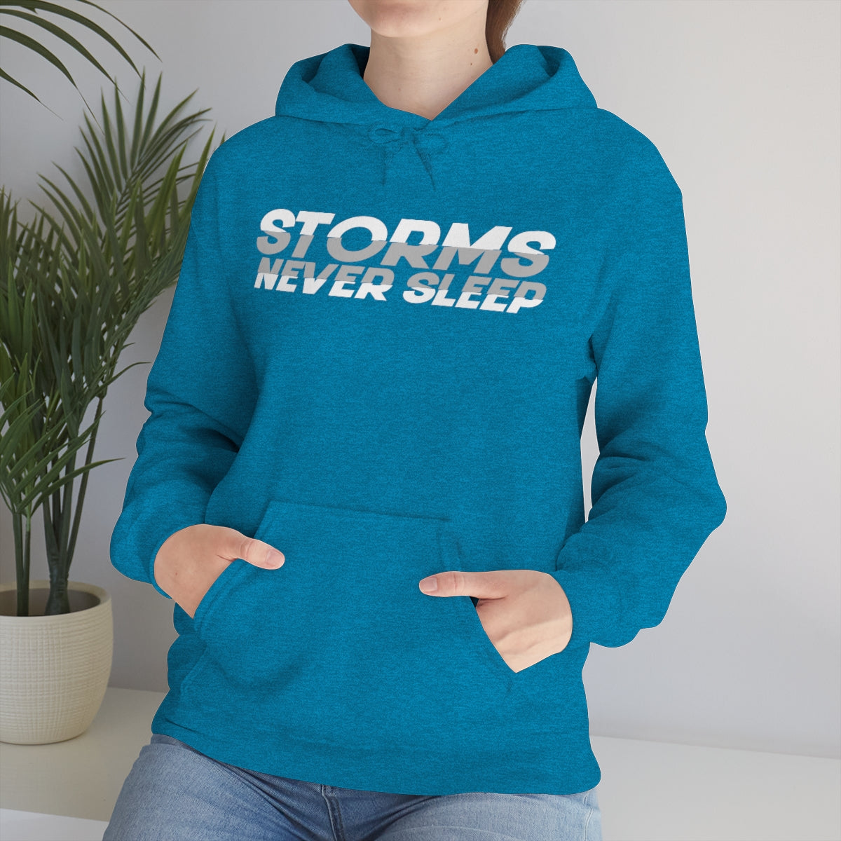 Sudadera con capucha Storms Never Sleep 