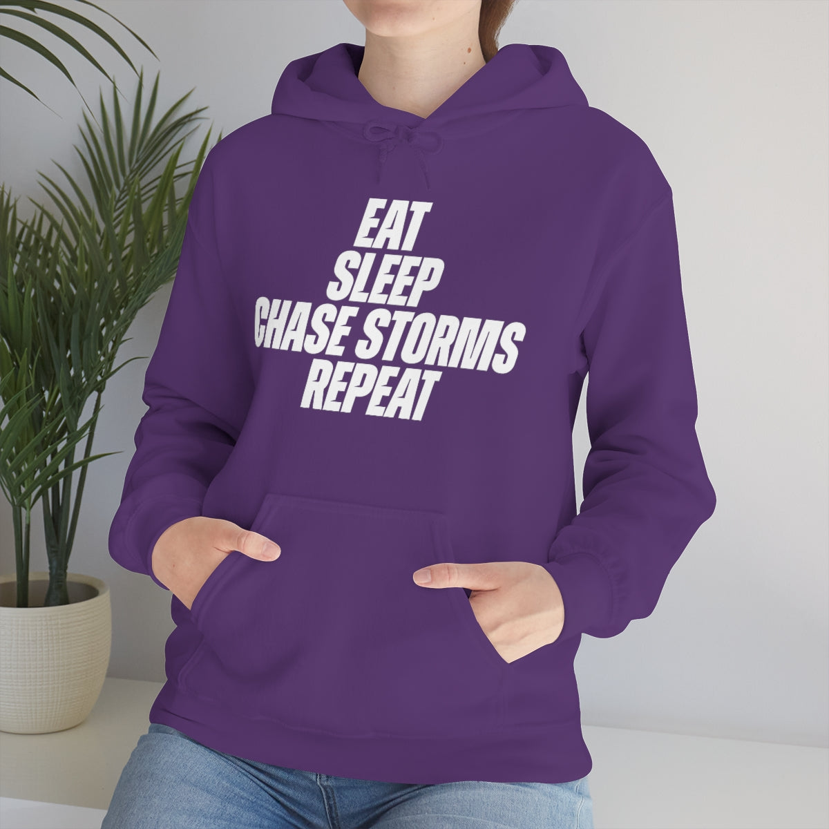 Eat, Sleep, Chase Storms, Repeat Sudadera con capucha 