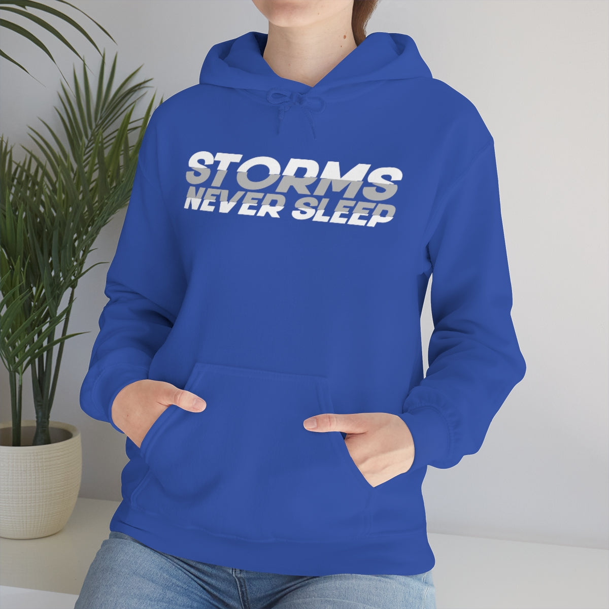 Sudadera con capucha Storms Never Sleep  